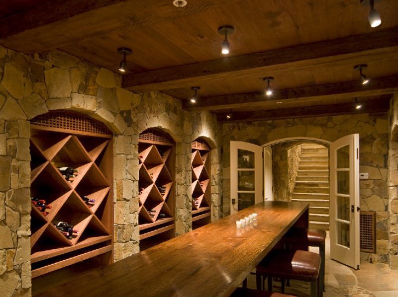 地下室潮濕：原因和解決方案